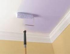 как покрасить побеленный потолок