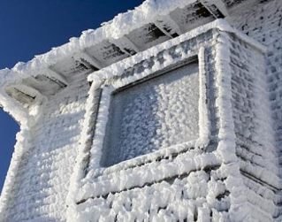 замерзли окна на балконе